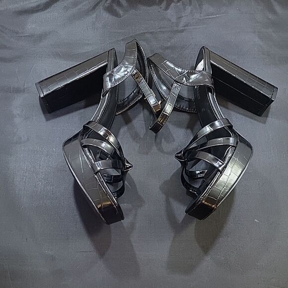 BRAND NEW OLIVIA MILLER HIGH BLOCK HEEL OPEN TOE ADJUSTABLE BUCKLE SANDAL - Picture 10 of 14